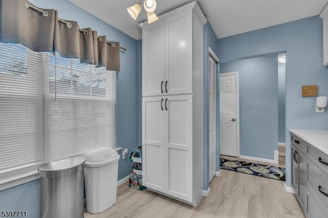 65 Townsend Ct, Franklin Twp., NJ 08823