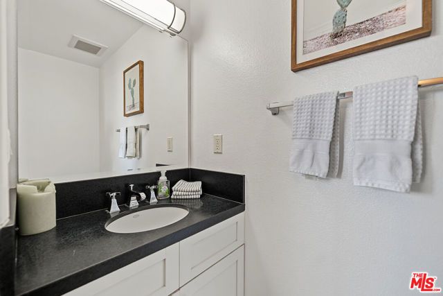 6038 Carlton Way 305, Los Angeles, CA 90028