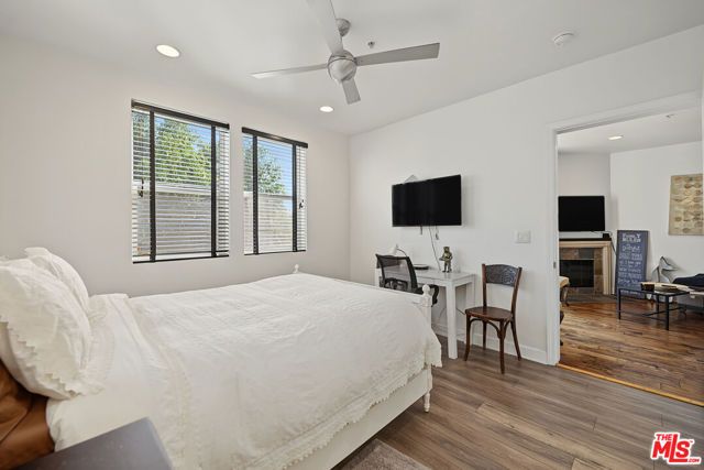 6038 Carlton Way 305, Los Angeles, CA 90028