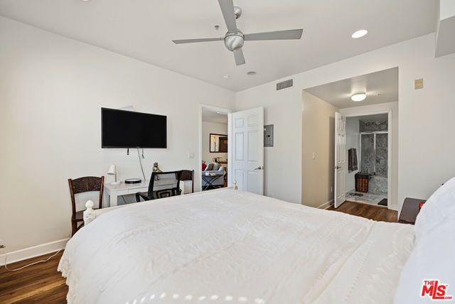 6038 Carlton Way 305, Los Angeles, CA 90028