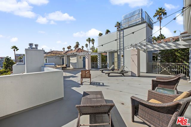 6038 Carlton Way 305, Los Angeles, CA 90028