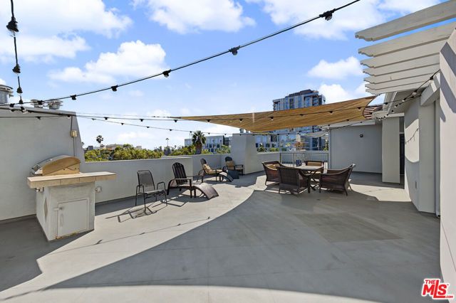 6038 Carlton Way 305, Los Angeles, CA 90028