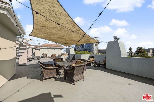 6038 Carlton Way 305, Los Angeles, CA 90028