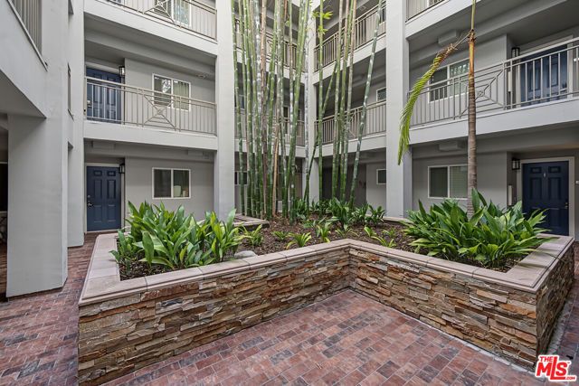 6038 Carlton Way 305, Los Angeles, CA 90028