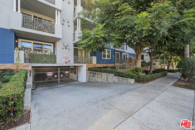 6038 Carlton Way 305, Los Angeles, CA 90028