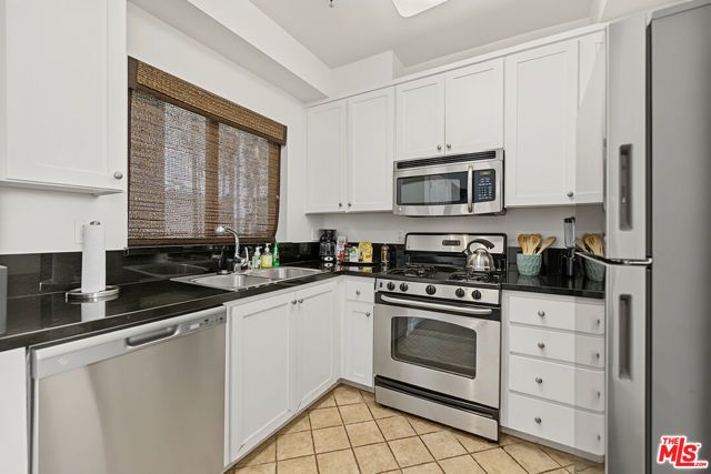 6038 Carlton Way 305, Los Angeles, CA 90028