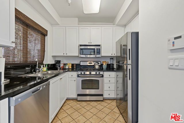 6038 Carlton Way 305, Los Angeles, CA 90028