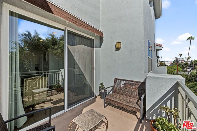 6038 Carlton Way 305, Los Angeles, CA 90028
