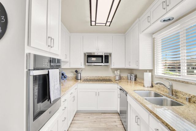 1805 Kienitz Ave, Modesto, CA 95355