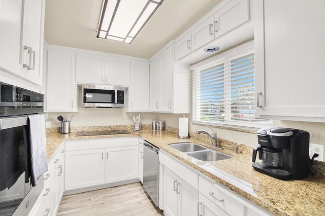 1805 Kienitz Ave, Modesto, CA 95355