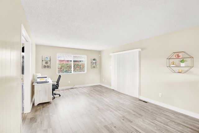 1805 Kienitz Ave, Modesto, CA 95355