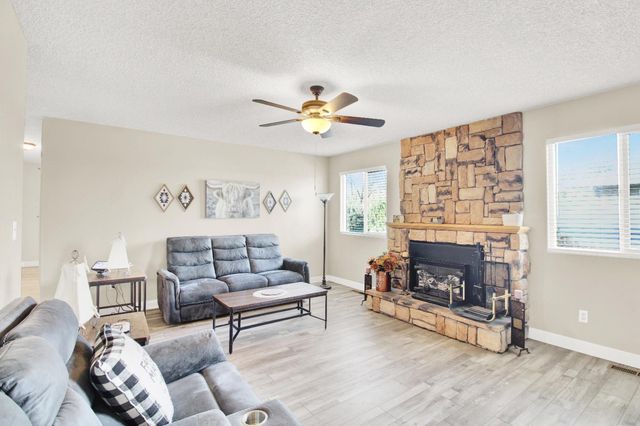 1805 Kienitz Ave, Modesto, CA 95355