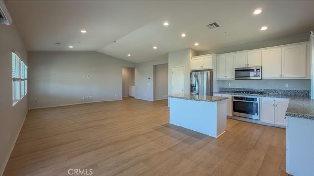 30690 Hawkscrest, Winchester, CA 92596