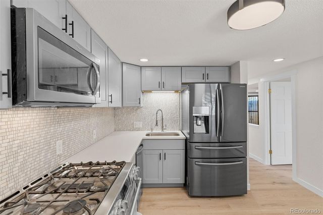 6500 W 14th Avenue, Lakewood, CO 80214