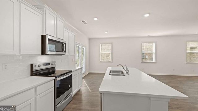 495 SILVER MOON Drive, Loganville, GA 30052