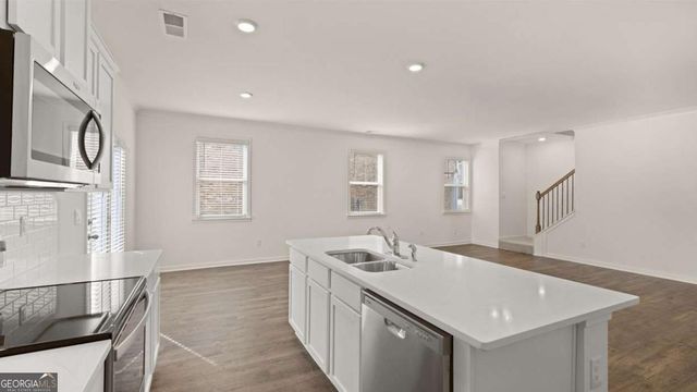 495 SILVER MOON Drive, Loganville, GA 30052