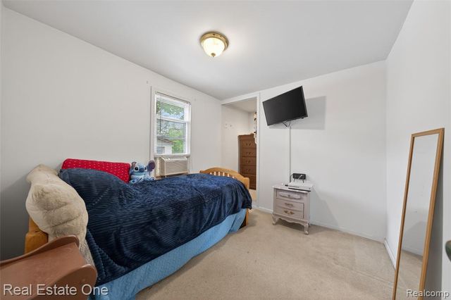 204 N Marias Avenue, Clawson, MI 48017