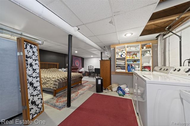 204 N Marias Avenue, Clawson, MI 48017