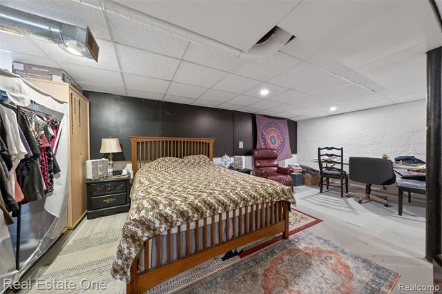 204 N Marias Avenue, Clawson, MI 48017