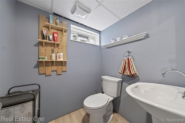 204 N Marias Avenue, Clawson, MI 48017