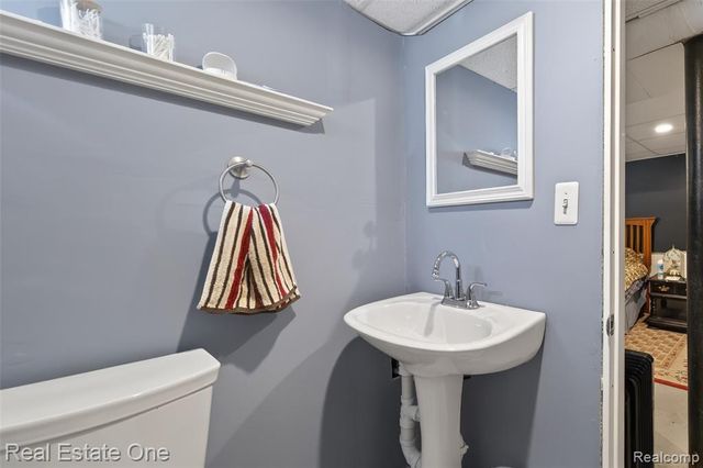 204 N Marias Avenue, Clawson, MI 48017