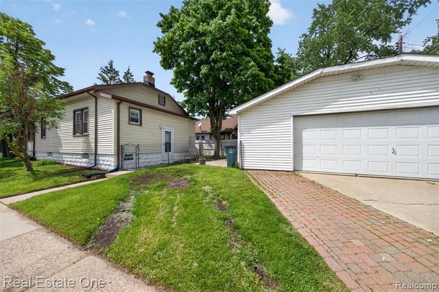 204 N Marias Avenue, Clawson, MI 48017