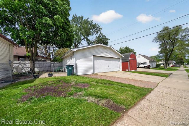 204 N Marias Avenue, Clawson, MI 48017