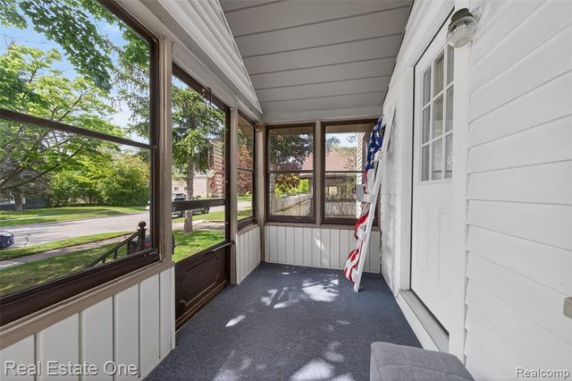 204 N Marias Avenue, Clawson, MI 48017