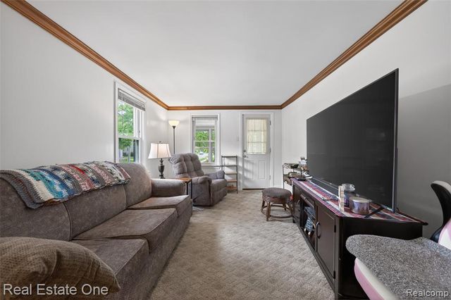 204 N Marias Avenue, Clawson, MI 48017