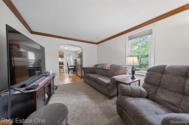 204 N Marias Avenue, Clawson, MI 48017