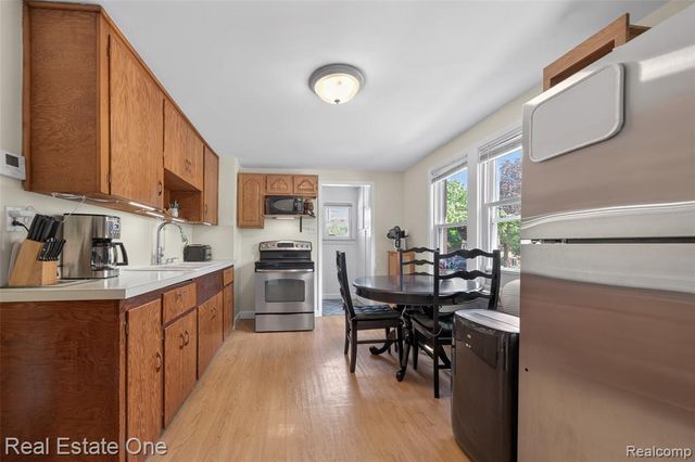 204 N Marias Avenue, Clawson, MI 48017