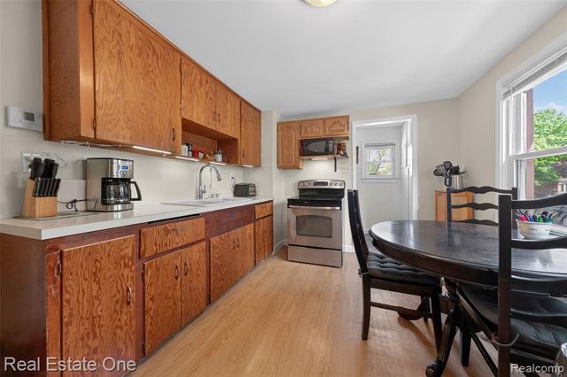204 N Marias Avenue, Clawson, MI 48017