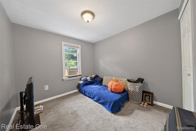 204 N Marias Avenue, Clawson, MI 48017