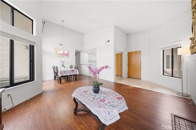 18 town and country Road, Pomona, CA 91766