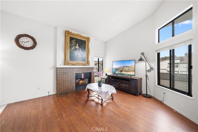 18 town and country Road, Pomona, CA 91766
