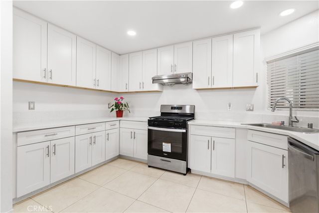 18 town and country Road, Pomona, CA 91766