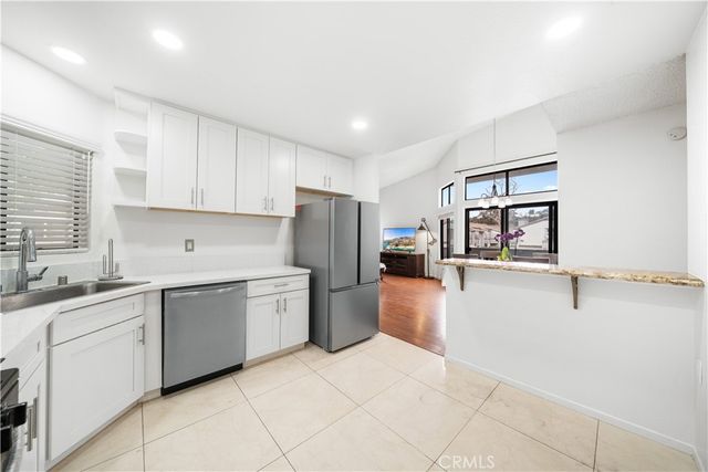 18 town and country Road, Pomona, CA 91766