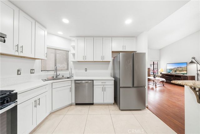 18 town and country Road, Pomona, CA 91766