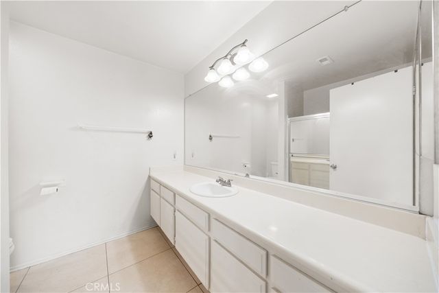 18 town and country Road, Pomona, CA 91766