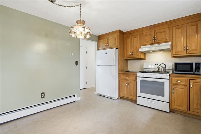 21 Newhill Rd, Methuen, MA 01844