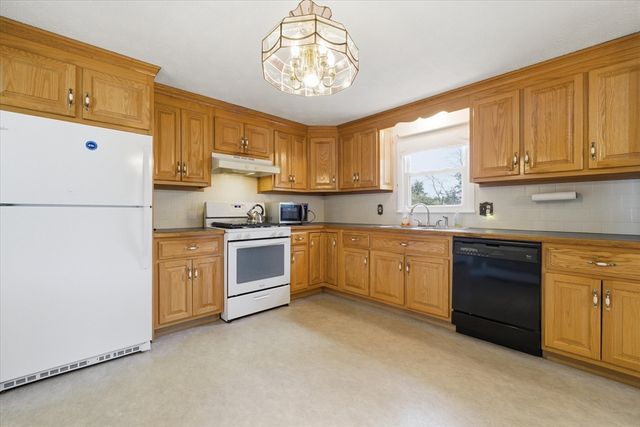 21 Newhill Rd, Methuen, MA 01844