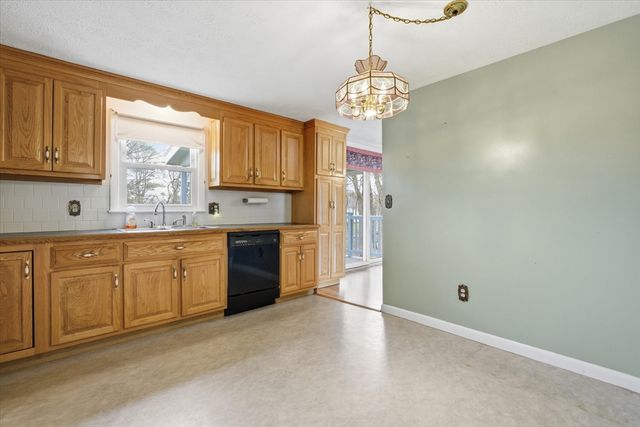 21 Newhill Rd, Methuen, MA 01844