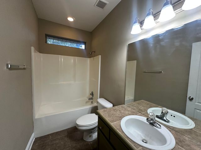 5 E Lariat, Hattiesburg, MS 39402