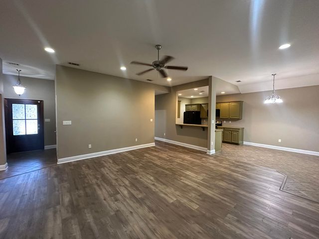 5 E Lariat, Hattiesburg, MS 39402