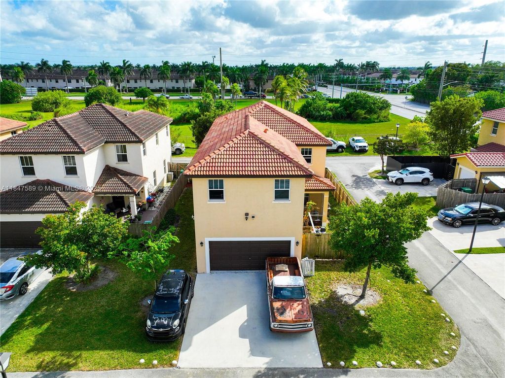 Image 2 of property listing at 11669 SW 247th St, Homestead, FL 33032
