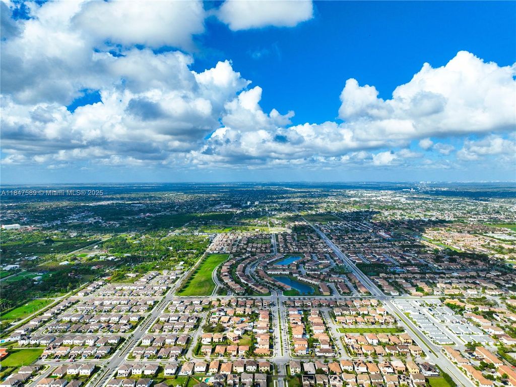 Image 67 of property listing at 11669 SW 247th St, Homestead, FL 33032