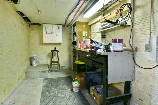 892 Yankee Run Road, Masury, OH 44438