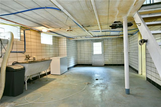 892 Yankee Run Road, Masury, OH 44438