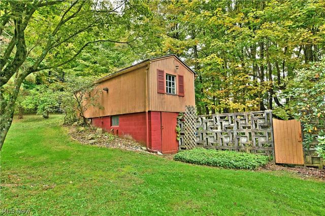 892 Yankee Run Road, Masury, OH 44438