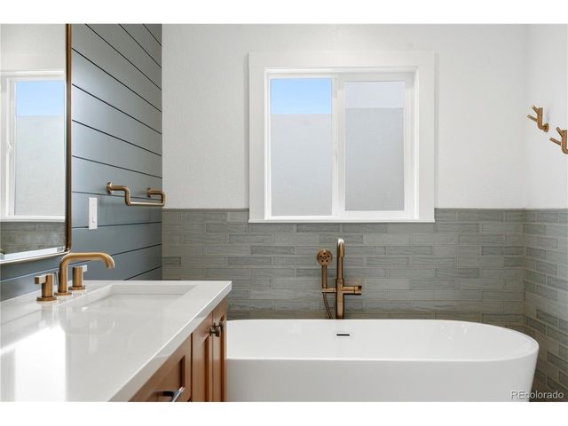 7050 S Newland Ct, Littleton, CO 80128